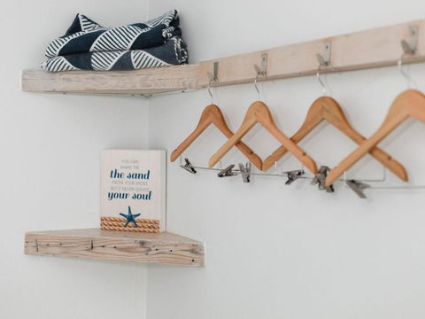 WHITE WAVES 4 ABSOLUTE BEACH FRONT STUDIO HASTINGS POINT - Phillip Island Accommodation 5