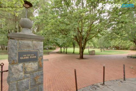 Cozy Homely Apartment CBR Central - Phillip Island Accommodation 1