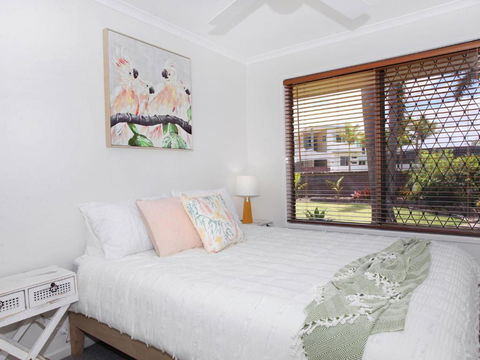 April 19 4 Bedroom Home On Canal With Pool Pontoon Aircon & WiFi! - Phillip Island Accommodation 5