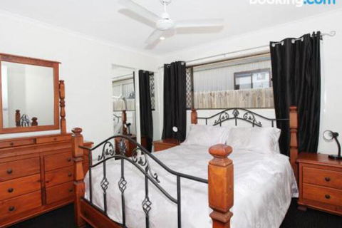 Schirrmann 56 Four Bedroom Home On Canal With Pool Pontoon Aircon & WiFi! - Phillip Island Accommodation 2