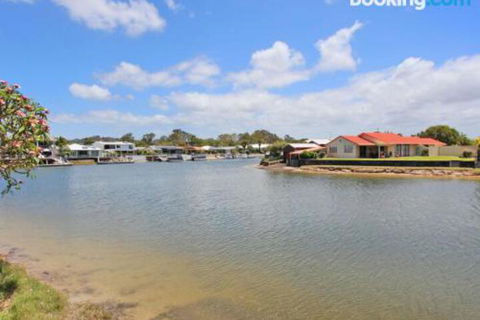 Schirrmann 56 Four Bedroom Home On Canal With Pool Pontoon Aircon & WiFi! - Phillip Island Accommodation 3