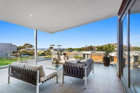 Azure Oasis - Phillip Island Accommodation 2