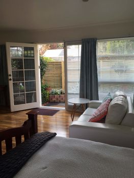 Nutgrove Beach Studio Apartment - Phillip Island Accommodation 1