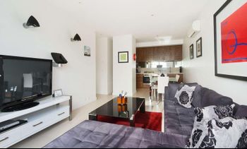 Smart Modern In St. Kilda - Phillip Island Accommodation 0
