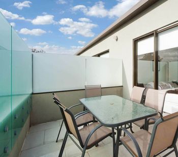 Smart Modern In St. Kilda - Phillip Island Accommodation 5