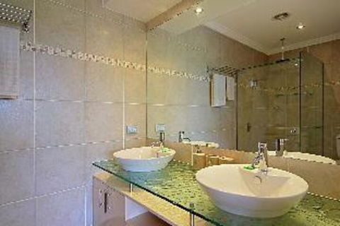 A PERFECT STAY 3 James Cook Apartments - Phillip Island Accommodation 1