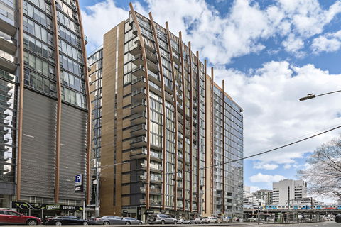 Ella, 1BDR Melbourne Apartment - Phillip Island Accommodation 0