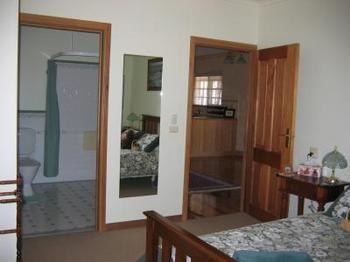 Buttercup Cottage & Private Apartment - Phillip Island Accommodation 4