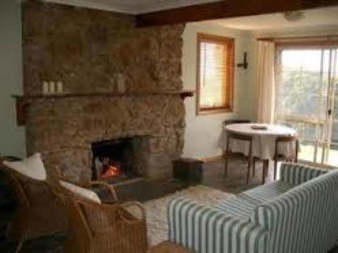 Mistover Cottage - Phillip Island Accommodation 0