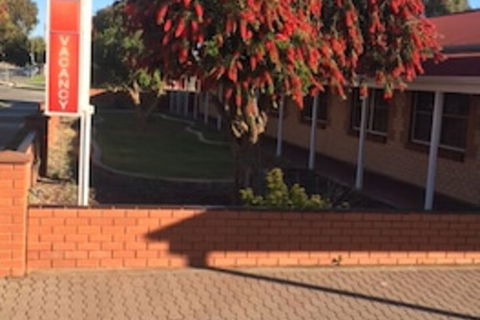 Charles Rasp Motor Inn & Cottages - Phillip Island Accommodation 4