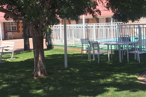 Charles Rasp Motor Inn & Cottages - Phillip Island Accommodation 6