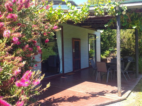 Valley Farm Vineyard Cottages - Phillip Island Accommodation 6