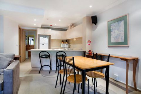 Lhotsky Apartments - Phillip Island Accommodation 1