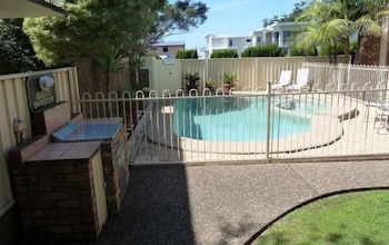 Mollymook Surfbeach Motel And Apartments - Phillip Island Accommodation 2