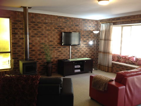 Shady Trees Barrington Holiday House - Phillip Island Accommodation 2