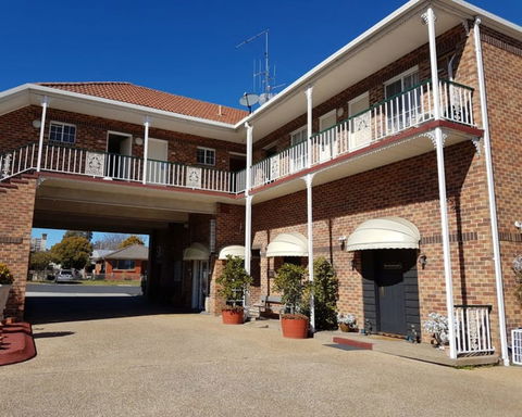 Golden Age Motor Inn Queanbeyan - Phillip Island Accommodation 3
