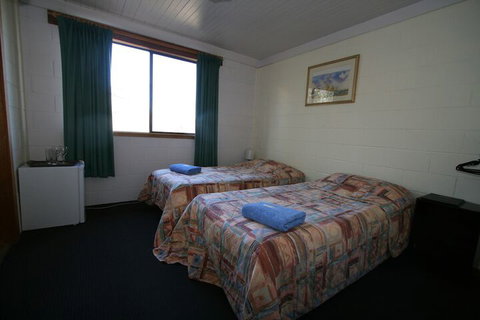 Chalet Jindabyne - Phillip Island Accommodation 6