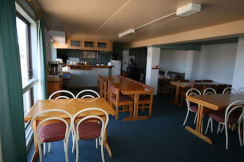 Chalet Jindabyne - Phillip Island Accommodation 0