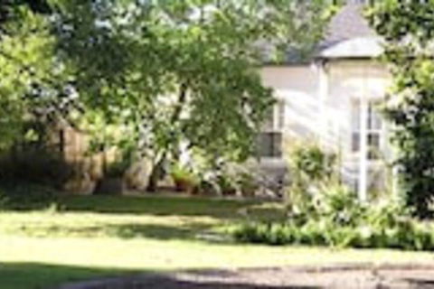 Camellia Cottage Bed & Breakfast - Phillip Island Accommodation 4