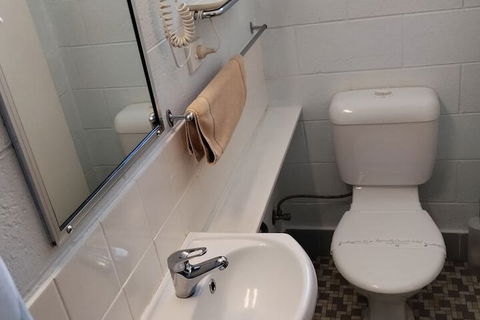 Warren Motor Inn - Phillip Island Accommodation 6