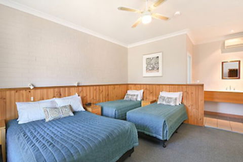 Catalina Motel Lake Macquarie - Phillip Island Accommodation 4