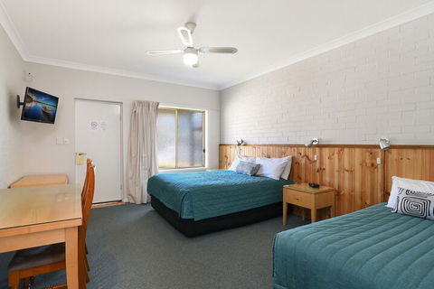 Catalina Motel Lake Macquarie - Phillip Island Accommodation 6
