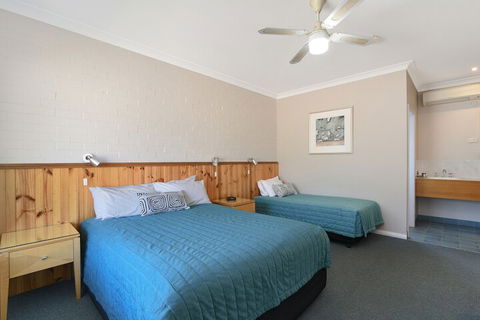 Catalina Motel Lake Macquarie - Phillip Island Accommodation 7