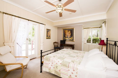 Hilltop On Tamborine - Phillip Island Accommodation 3