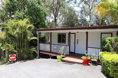 Hilltop On Tamborine - Phillip Island Accommodation 4