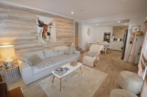Karas 10 - Phillip Island Accommodation 2