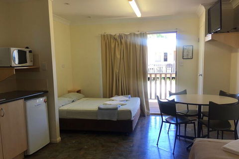 Inland Oasis Motel - Phillip Island Accommodation 4