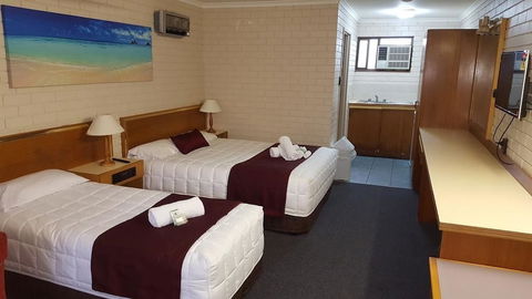Tabourie Lake Motel - Phillip Island Accommodation 4