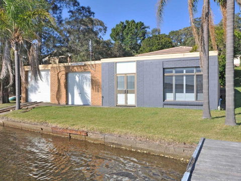The Studio On The Lake At Fishing Point Lake Macquarie Honestly Put The Line In & Catch Fish - Phillip Island Accommodation 2