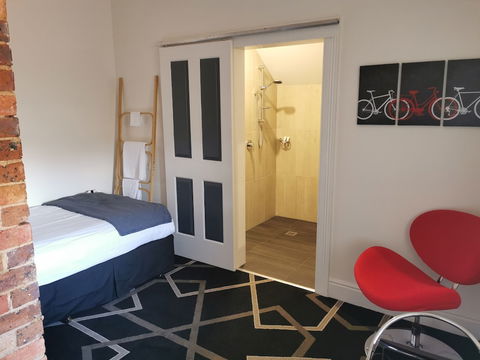 Empire Hotel Deloraine - Phillip Island Accommodation 5