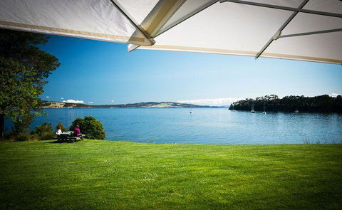 Peppermint Bay - Bar, Dining And Terrace - Phillip Island Accommodation 7