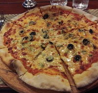 Benino's Pizza - Phillip Island Accommodation