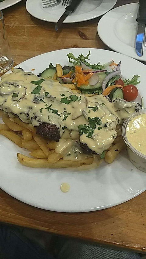 HIYC Cafe & Restaurant - Phillip Island Accommodation 0