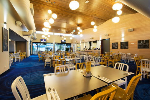 Coolum Beach Hotel - Coolum Beach - Phillip Island Accommodation 0
