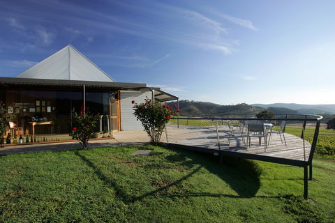 Dalwhinnie Wines - Phillip Island Accommodation 1