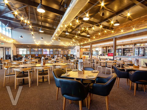 V Hotel - Phillip Island Accommodation 1