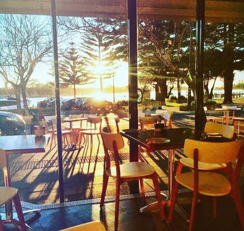 Flics Kitchen - Phillip Island Accommodation 14