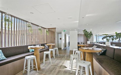 Surf Coast Hotel 100 The Esplanade Restaurant & Bar - Phillip Island Accommodation 4