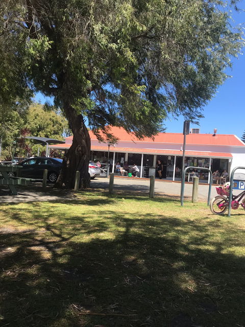 Emu Point Cafe - Phillip Island Accommodation 9