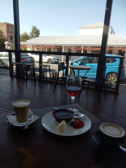 Thunderbird Kitchen - Phillip Island Accommodation 5