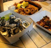 Noosa Harbour Fish Market - Phillip Island Accommodation