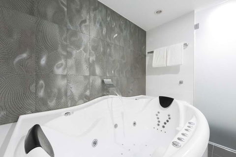 Avenue Hotel Canberra - Phillip Island Accommodation 3