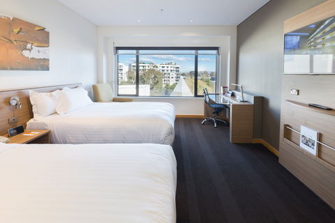 Crowne Plaza Canberra - Phillip Island Accommodation 6