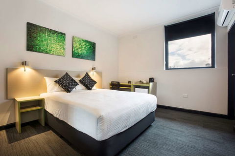 Nightcap at St Albans Hotel - Phillip Island Accommodation 5