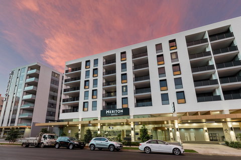 Meriton Suites Sydney Airport - Phillip Island Accommodation 1