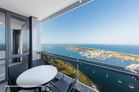 Meriton Suites Southport - Phillip Island Accommodation 3